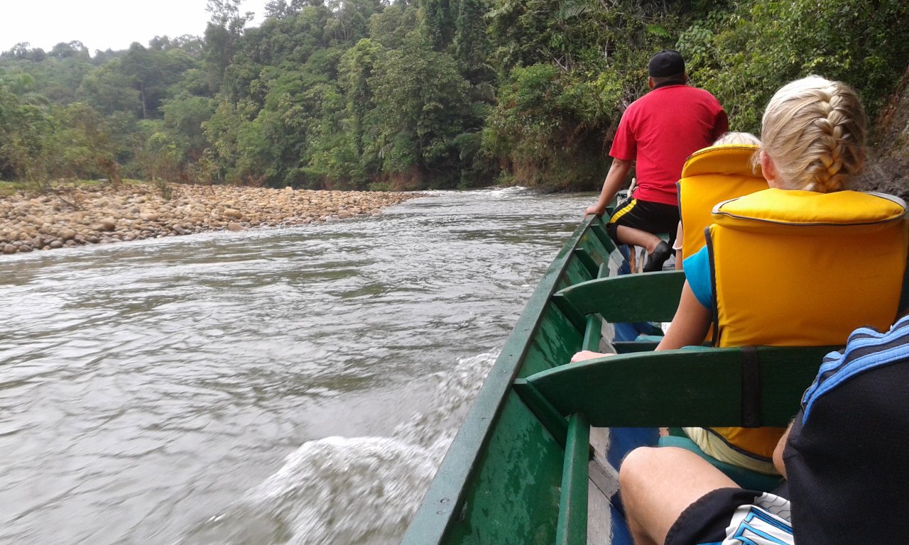 Long_boat_to_Temburong_NP_sm