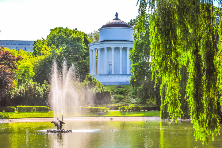 Saxon_garden_in_Warsaw,_Poland