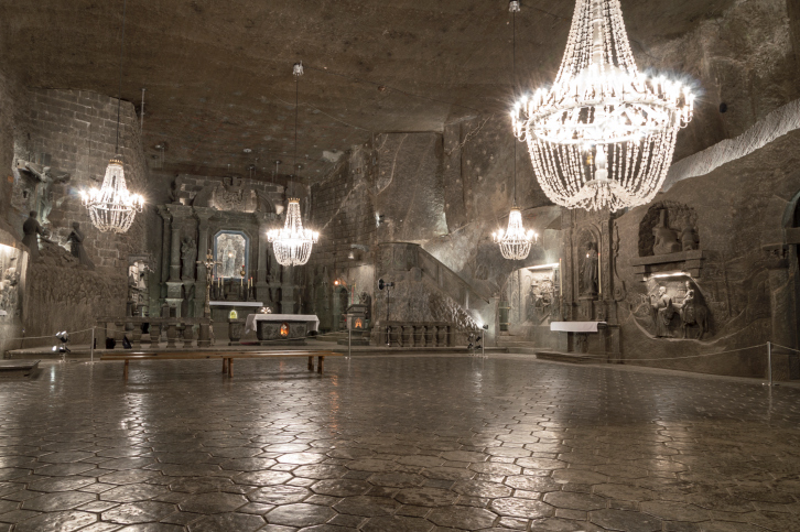 Underground_Chamber_in_the_Salt_Mine,_Wieliczka