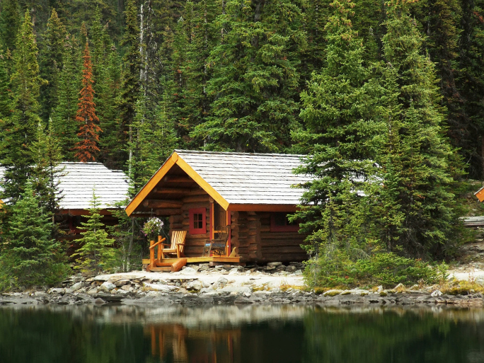 Wooden_Cabins_at_Yoho_National_Park_Canada