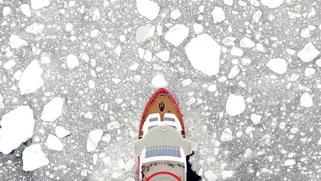 70_South_MS_Roald_Amundsen_HGR_144412_1080_Photo_Werner_Kruse