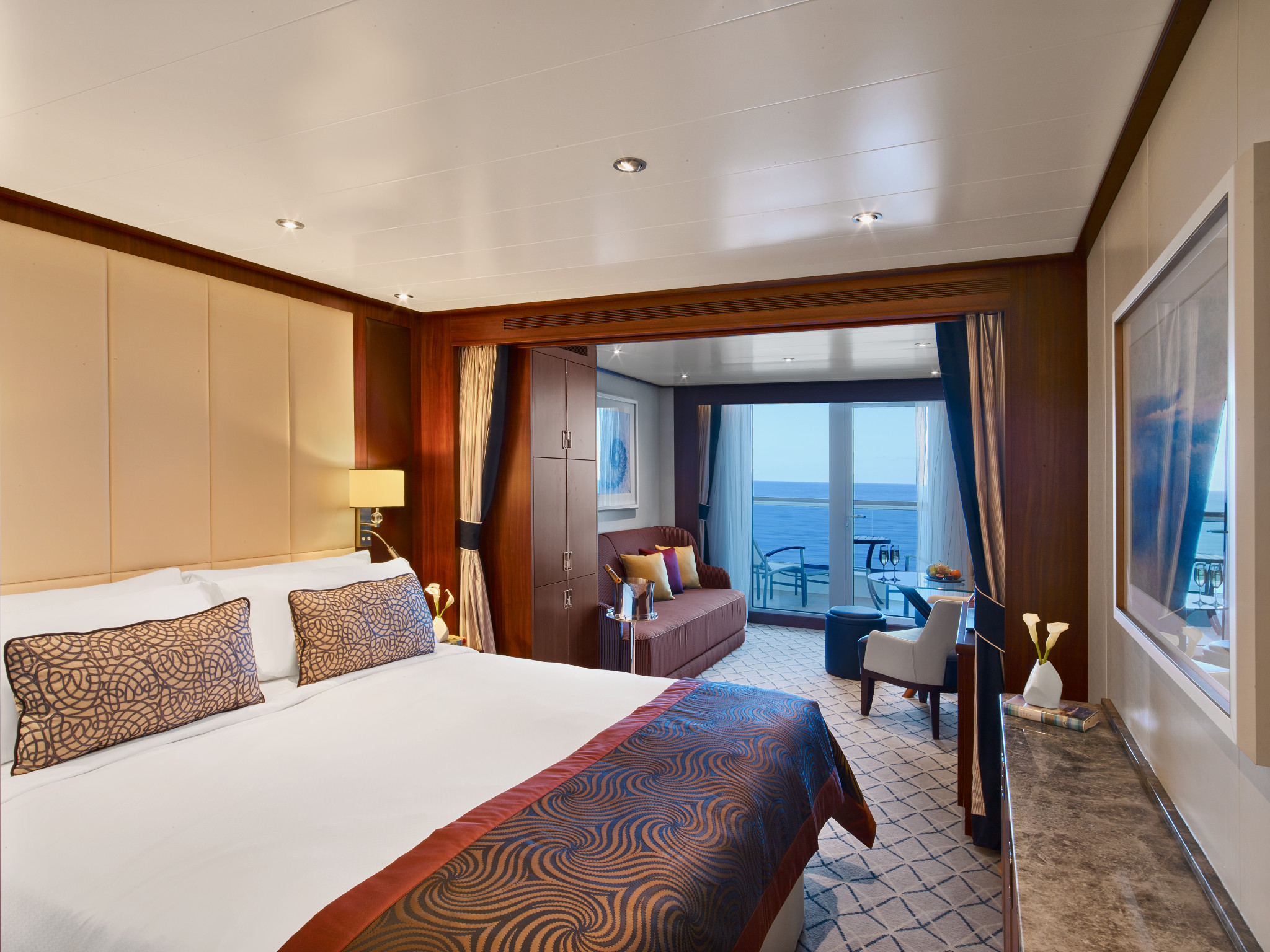 Seabourn_Encore_VerandaSuite_EL16C00266